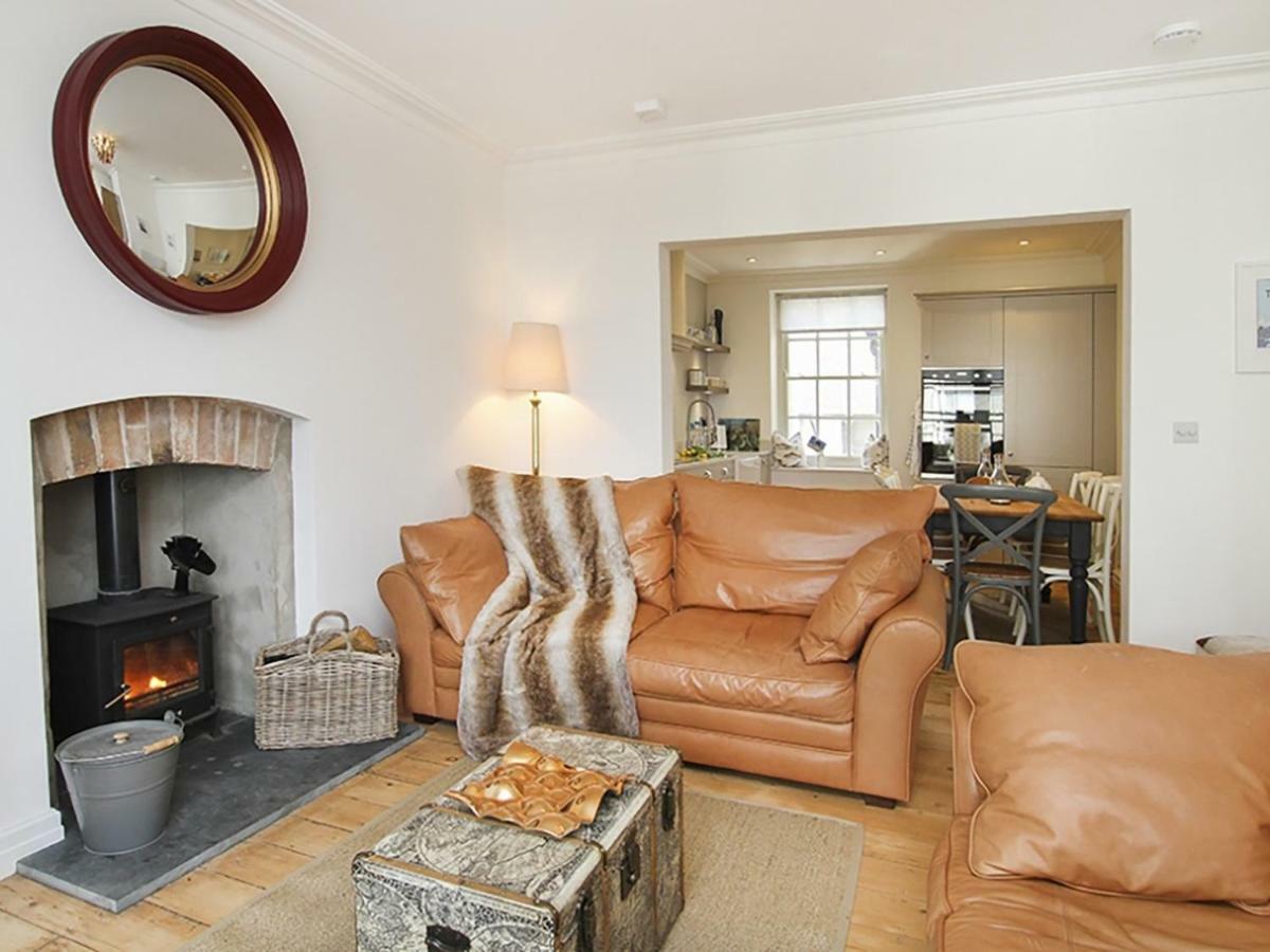Villa Tri Raglan Mawr à Beaumaris Extérieur photo