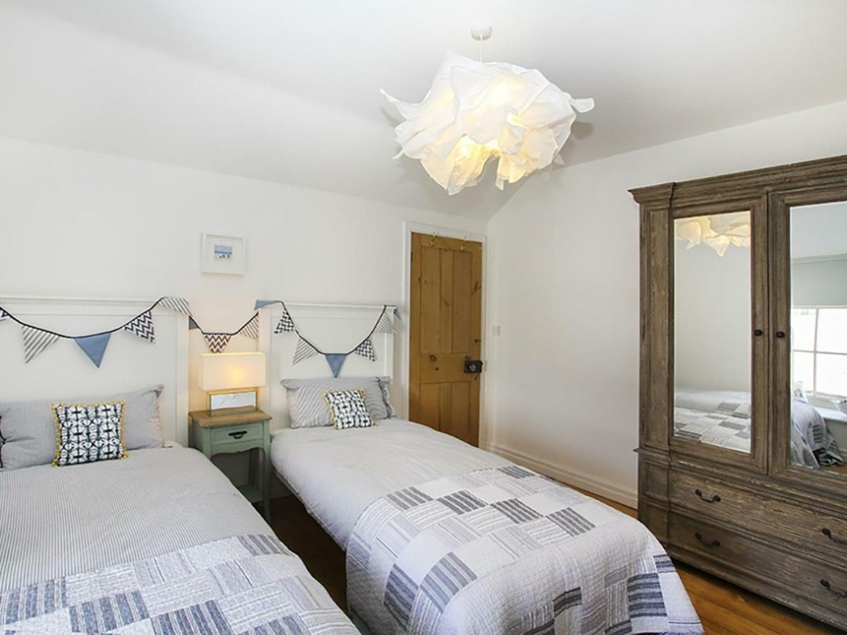 Villa Tri Raglan Mawr à Beaumaris Extérieur photo